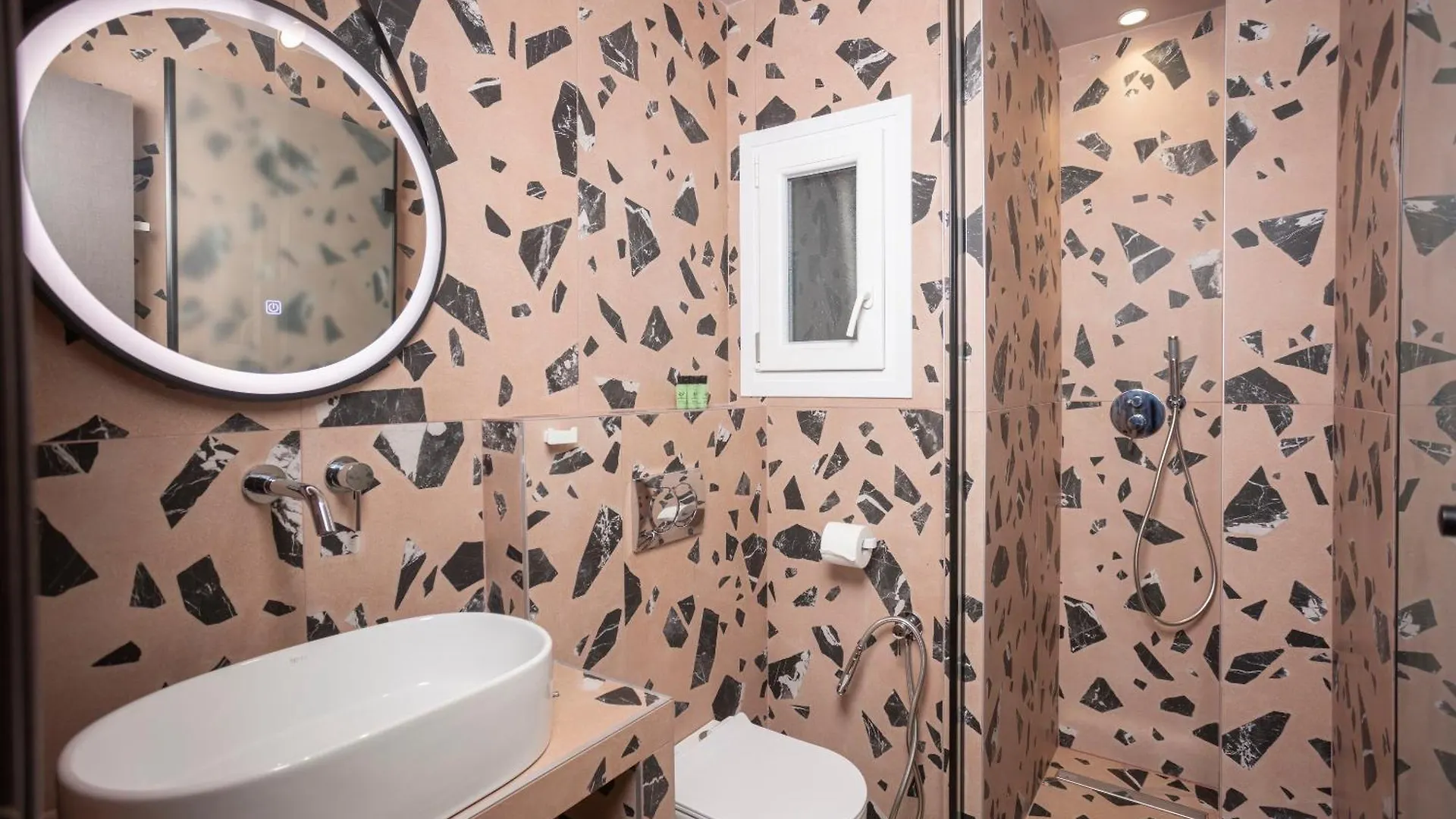 King George 40 Seaside Apartment Thessaloniki